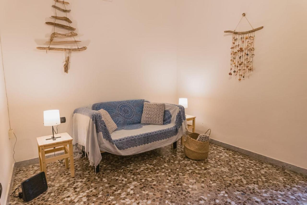 Вилла Casa Vacanze Il Mare Tra I Tetti - Relaxing Terrace & Sea View Монополи Экстерьер фото
