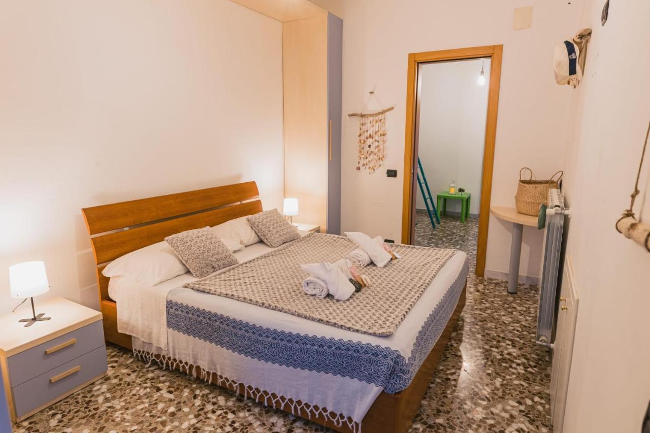 Вилла Casa Vacanze Il Mare Tra I Tetti - Relaxing Terrace & Sea View Монополи Экстерьер фото